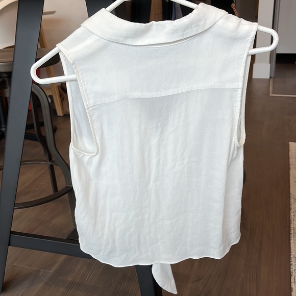Sleeveless Aritzia Blouse - Picture 2 of 3